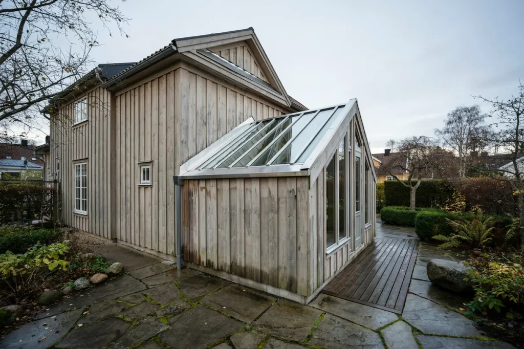 renovera uterumstak i villa efter fuktskador och l ckage